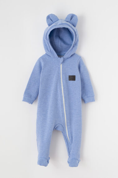 Niebieski kombinezon niemowlęcy z kapturem, uszkami i naszywką misia